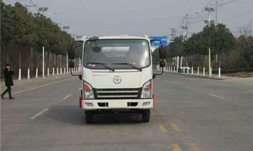 5立方大運(yùn)自卸垃圾車(chē) 