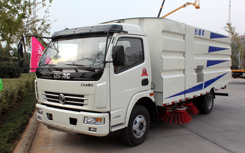 東風(fēng)多利卡高壓清洗掃路車(chē) 